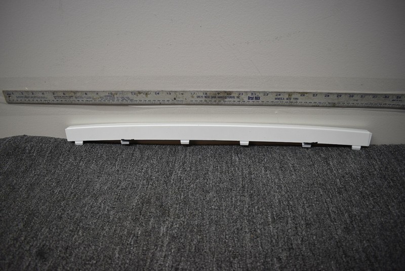 2015-2017 VOLVO XC90 FRONT BUMPER CENTER LOWER MOLDING FACTORY OEM