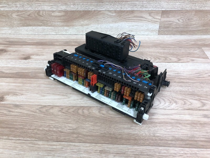 BMW OEM E83 X3 E46 328 330 M3 FRONT SAM FUSE BOX RELAY FUSES RELAYS BLOCK 2