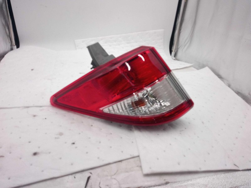 2015 Nissan Quest Left Tail Light Assembly Silver 420605 Used 143K Miles