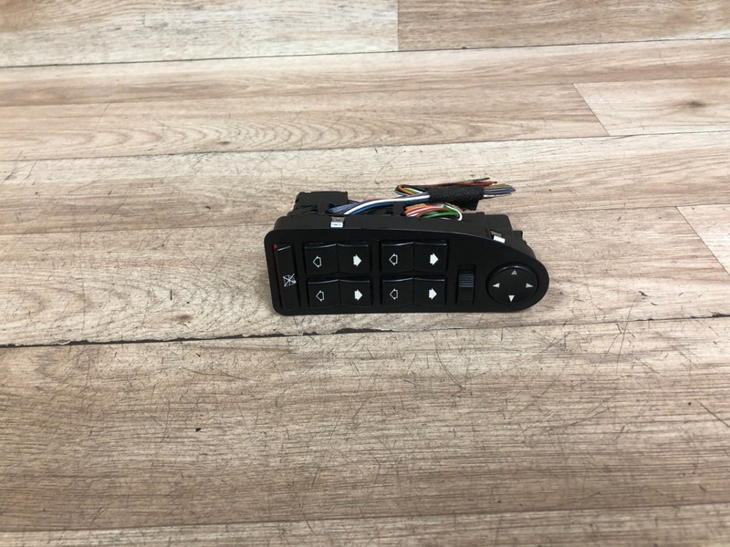 BMW OEM E38 E39 740 750 525 528 530 540 M5 FRONT DRIVER SIDE WINDOW SWITCH 2