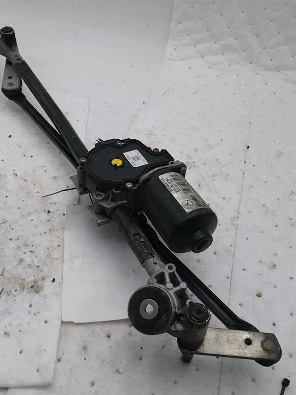 2017 INFINITI QX30 Windshield Wiper Motor OEM 288105DF0A Silver 94K Miles