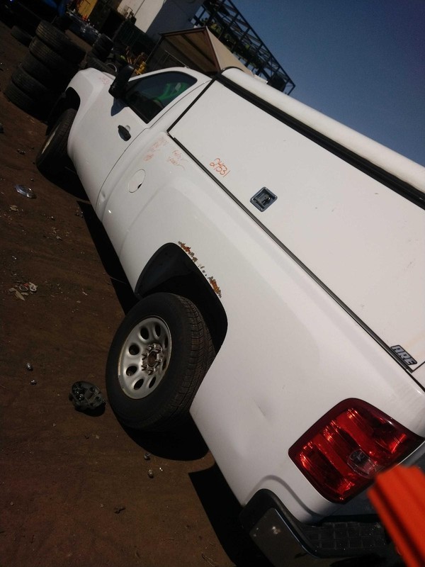 Used Rear Axle Assembly Rear fits: 2013 Chevrolet Silverado 1500 pickup 8.6`` ri