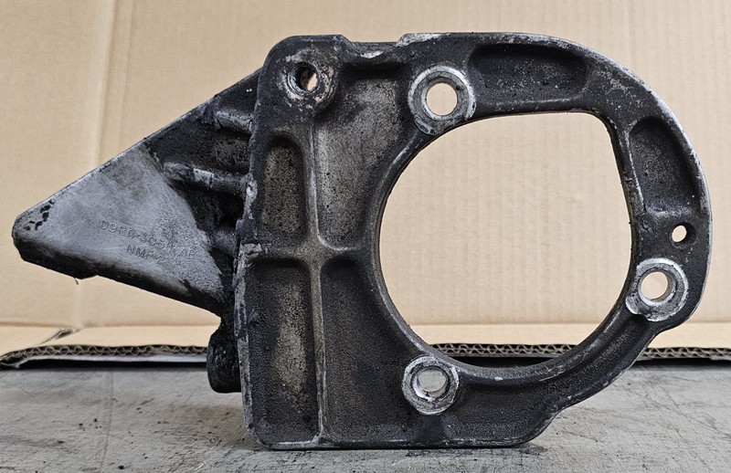 USED OEM FORD POWER STEERING PUMP MOUNTING BRACKET D9BC-3C511-AB