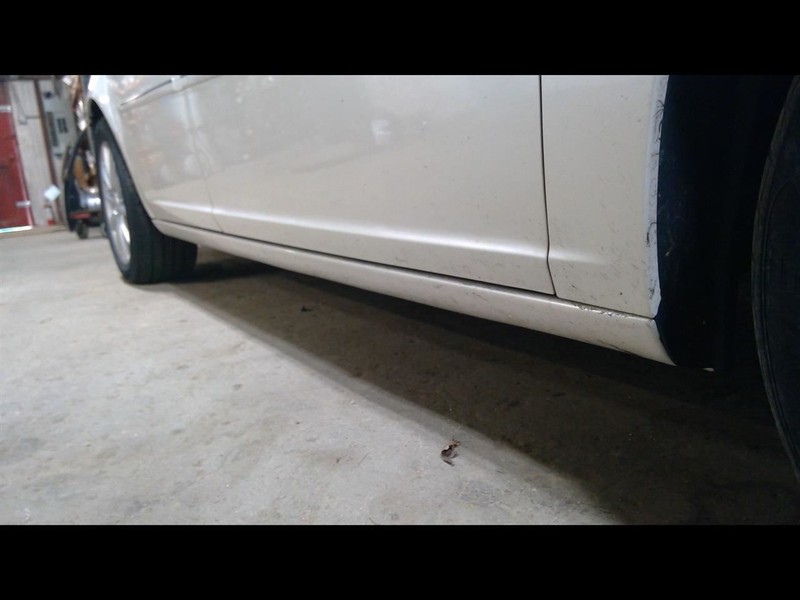 LUCERNE 2006-2011 Right Rocker Panel Moulding 1670054