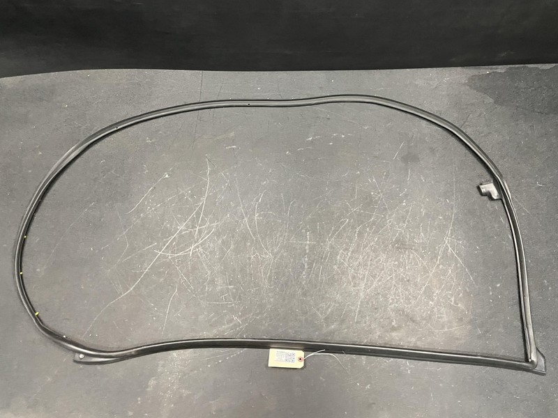 Front Left Door Weatherstrip 2020 Nissan Pathfinder 80831-3KA0D 2014 - 2018 2019