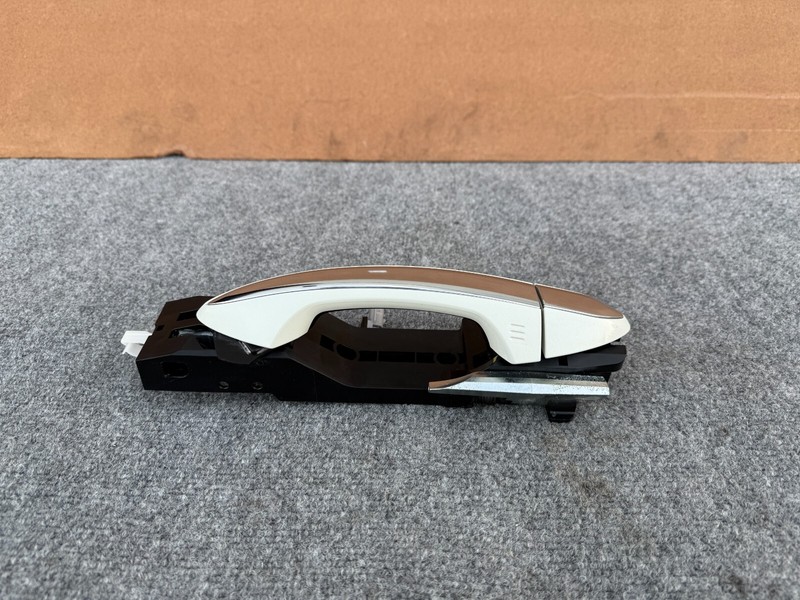 INFINITI QX60 22-25 OEM REAR RIGHT PASSENGER EXTERIOR DOOR HANDLE ASSY (WHITE)
