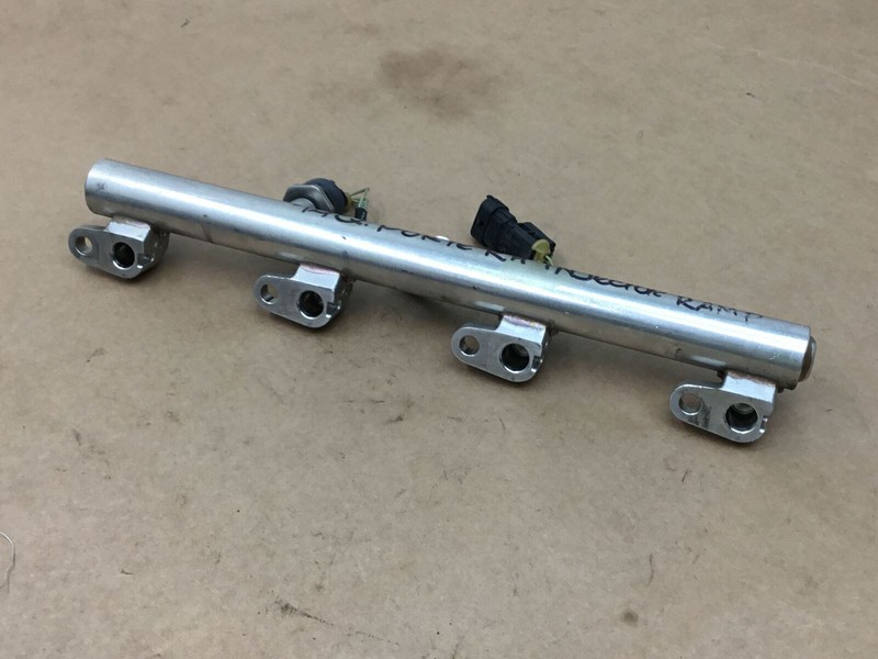 Maserati Quattroporte GTS 3.8L Right Passenger Fuel Injector Ramp Rail 14-18 :A