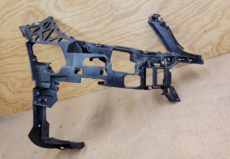 2012-2014 Mercedes C250 C300 AMG Front BR Right Mounting Bracket A2048854265 OEM