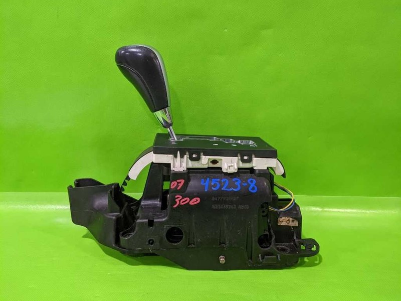 06 07 CHRYSLER 300 TRANSMISSION GEAR SHIFT SHIFTER ASSEMBLY OEM 4523-8
