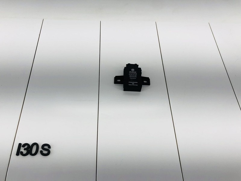 12-14 VOLKSWAGEN TOUAREG SEAT BACKREST RELEASE CONTROL MODULE OEM
