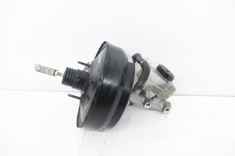 2004 Nissan 350Z Brake Booster With Master Cylinder OEM KW82