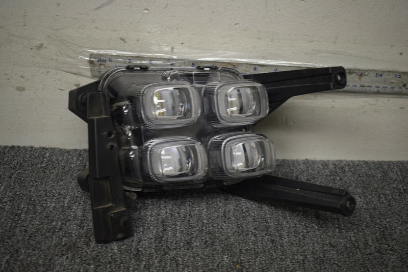 2016-2017 KIA SPORTAGE RIGHT SIDE FOG LIGHT FACTORY OEM