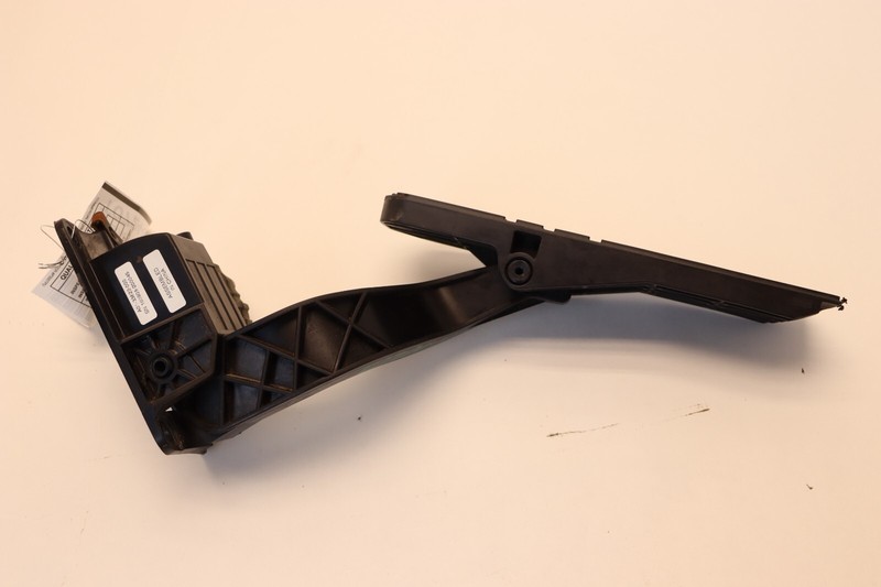 17-24 FREIGHTLINER CASCADIA 126 ACCELERATOR THROTTLE GAS PEDAL A01-33821-000 OEM