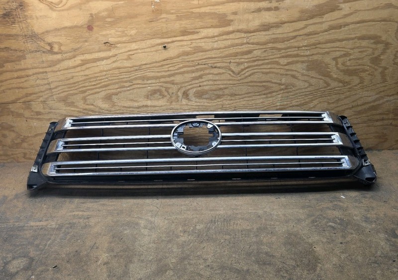 2018 2019 2020 2021 Toyota Tundra Limited Grill Grille OEM 53105 0C060 "DAMAGED"