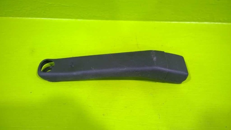 03 04 05 SATURN ION PASSENGER RIGHT FRONT PASSENGER SEAT BELT BUCKLE OEM 2793-14