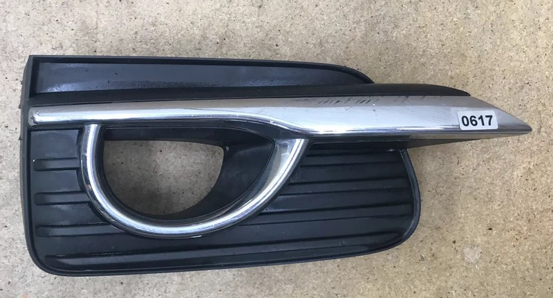 2014 - 2017 INFINITI Q50 RIGHT SIDE FOG LIGHT LAMP BEZEL 62256-4GA0A OEM