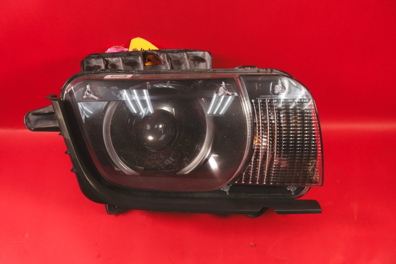 2010-2013 Camaro SS Headlight Lamp Assembly Right RH OEM 92240994 *USED*