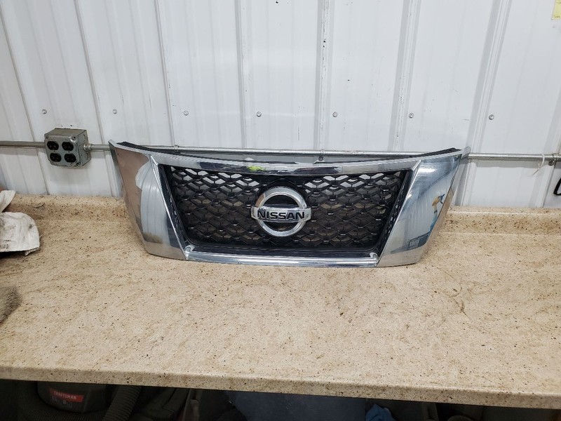 Grille Without Surround View Fits 13-16 PATHFINDER 308792