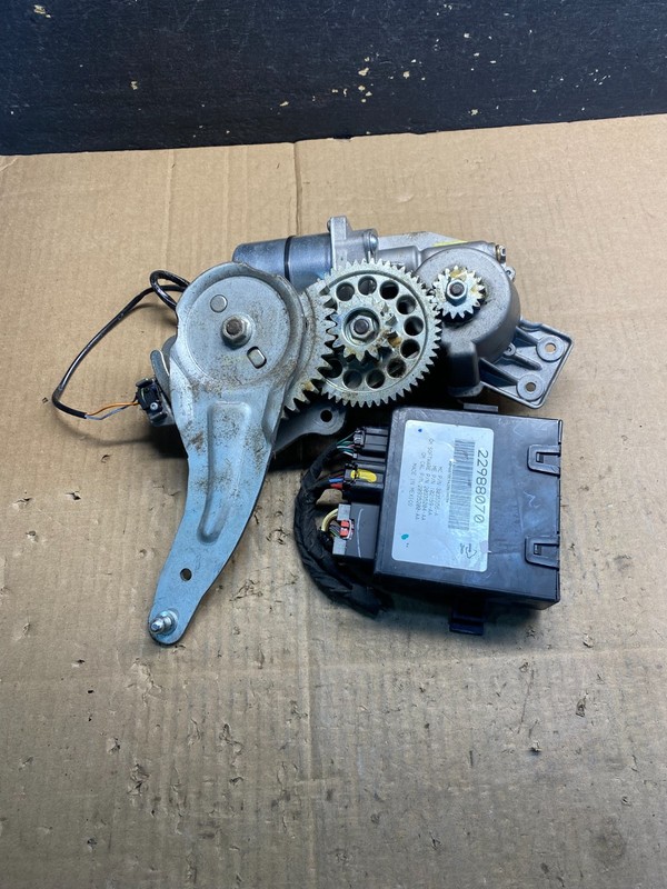 2009 to 2016 GMC Acadia Rear Trunk Liftgate Power Motor Actuator OEM AA7869 DG
