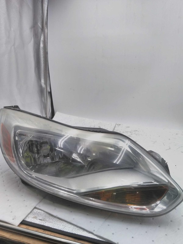 2012 Ford Focus Right Headlight Assembly - Used, White, 344214, 102K Miles