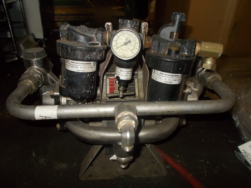 Graco "The Glutton" Air Powered Plunger Pump w/ Hose & Regulator Assembly