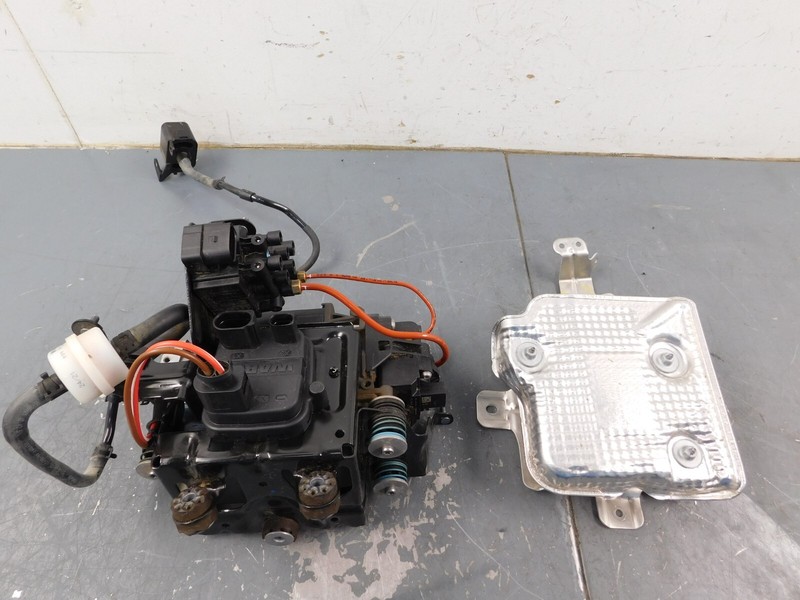 2022 2120Audi RSQ8 RS Q8 / UrusAir Ride Compressor / Valve #5543 Y5