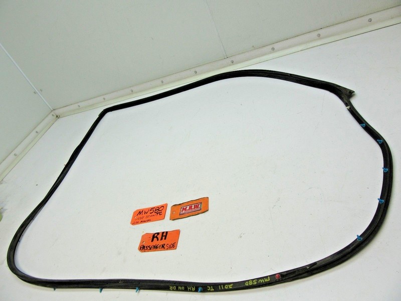 DOOR PANEL RUBBER SEAL CLIP WEATHERSTRIP PASSENGER SIDE RIGHT for 11-16 SCION TC