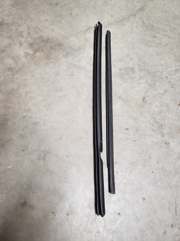 05-10 COBALT 4 Door Left Rear Window Trim