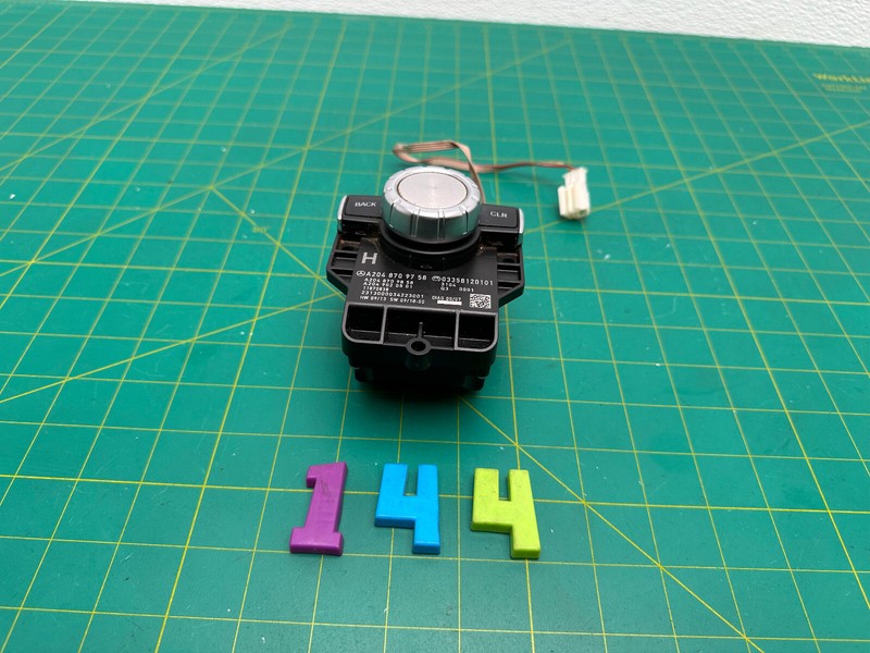 12-15 Mercedes C-class W204 CONSOLE HEAD UNIT CONTROLLER KNOB MULTI SWITCH OEM