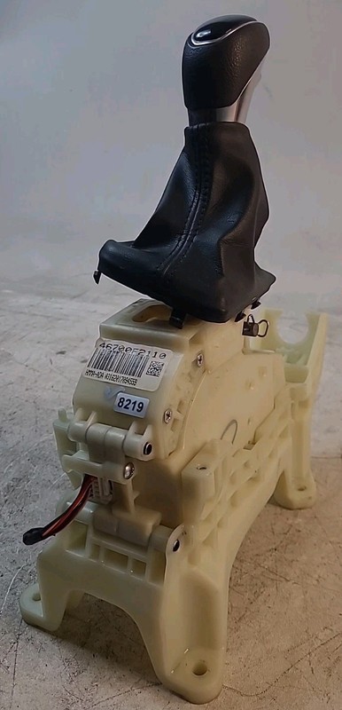 17-20 Hyundai Elantra 2.0L A/T Floor Transmission Gear Shifter w/ Black Boot OEM