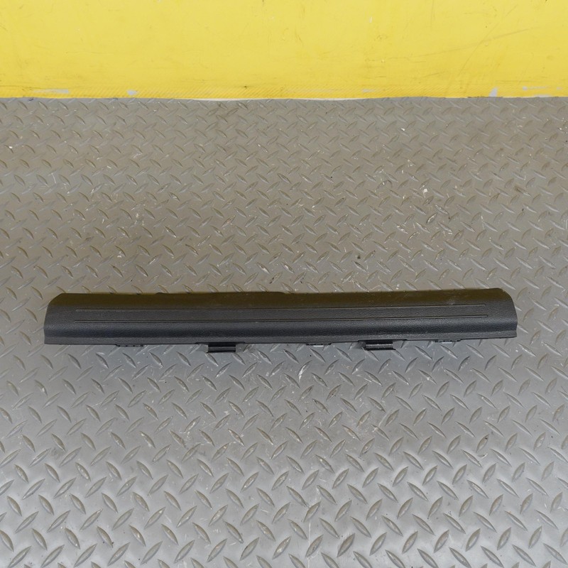 2023-2025 KIA SPORTAGE FRONT RIGHT SIDE DOOR SILL SCUFF PLATE TRIM COVER OEM