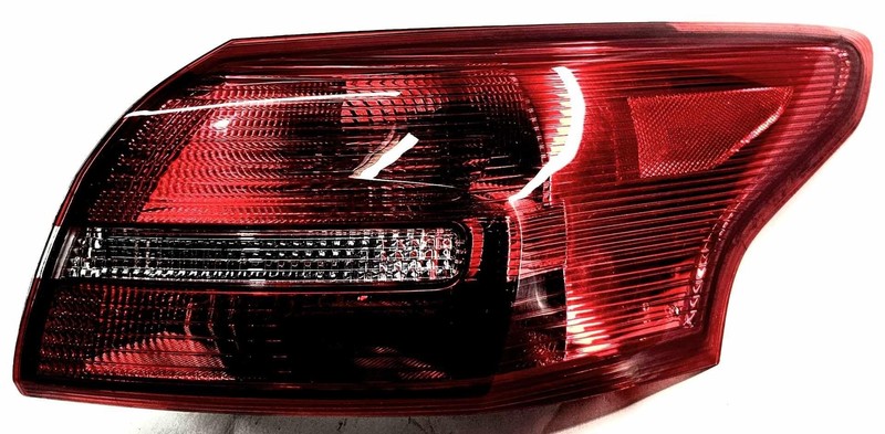 2015-2018 Ford Focus Right Passenger Side RH Tail Light Lamp OEM