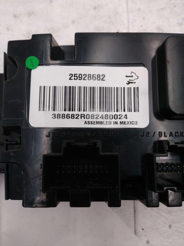 Used A/C Selector Switch fits: 2009 Cadillac Escalade dash mounted w/heated and