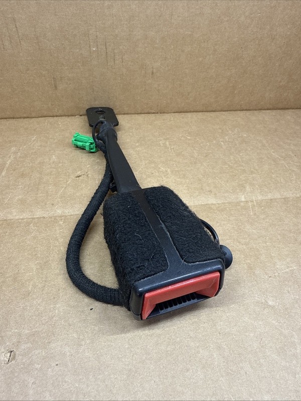 2015-2018 Jeep Renegade Front Left Driver Side Seat Belt Seatbelt Buckle