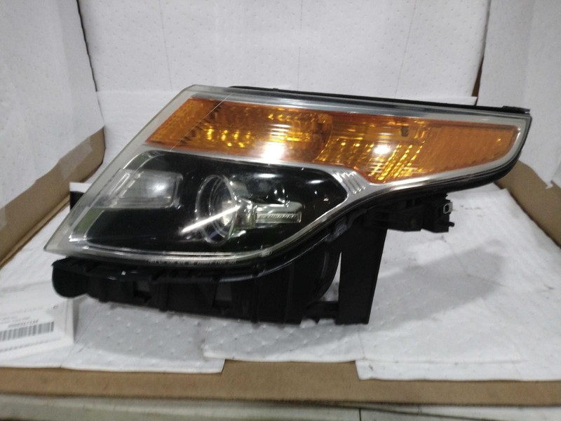 2011-2012 Ford Explorer Left Headlight Assembly White OEM 450868 Used
