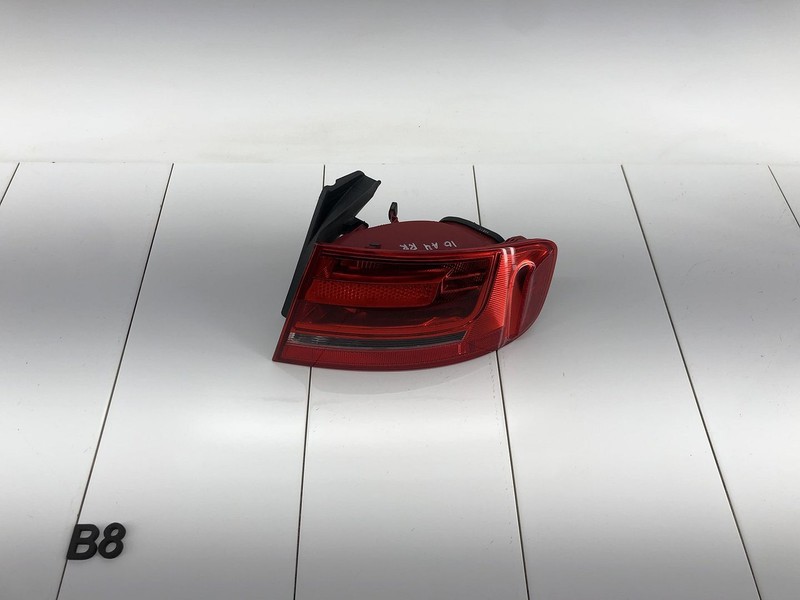 09-12 AUDI A4 B8 REAR RIGHT PASSENGER SIDE OUTER TAIL LIGHT BRAKE STOP LAMP OEM