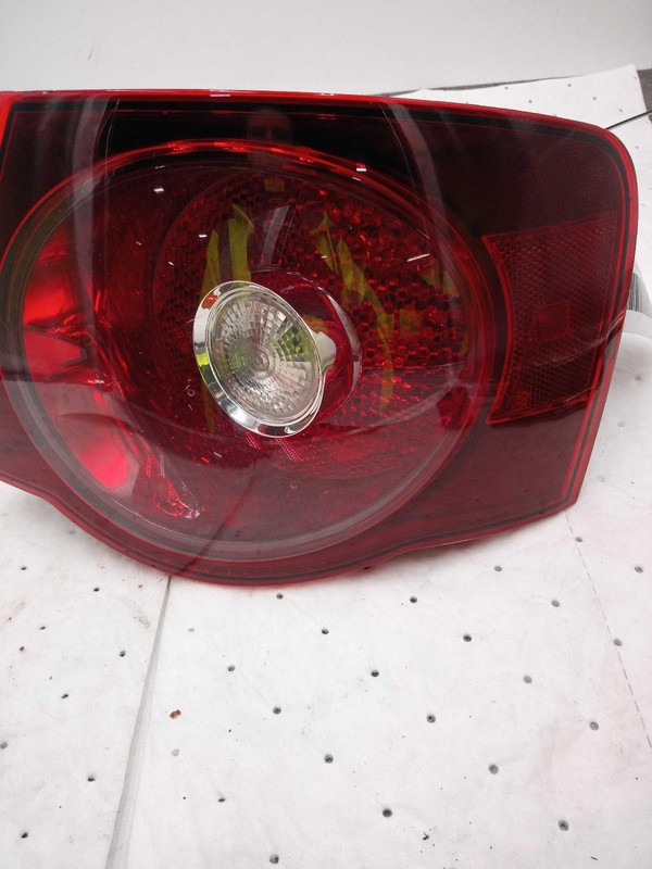 2008 Volkswagen Jetta Right Tail Light Assembly White OEM 318982 - Scratches