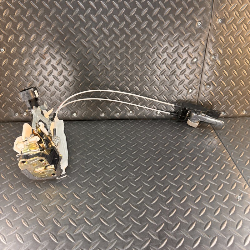 00-04 Toyota Avalon rear right Door Lock Actuator w Interior Handle OEM