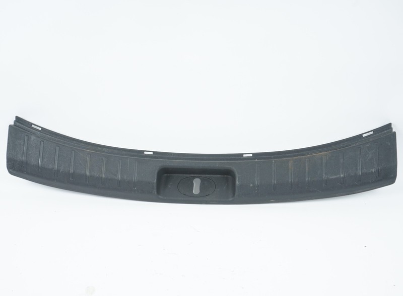 2013-2016 HYUNDAI SANTA FE TRUNK SCUFF PLATE TRIM LOCK COVER OEM