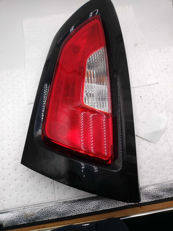 2013 KIA SOUL Left Tail Light Assembly Black SCUFFS 319527 101K Miles