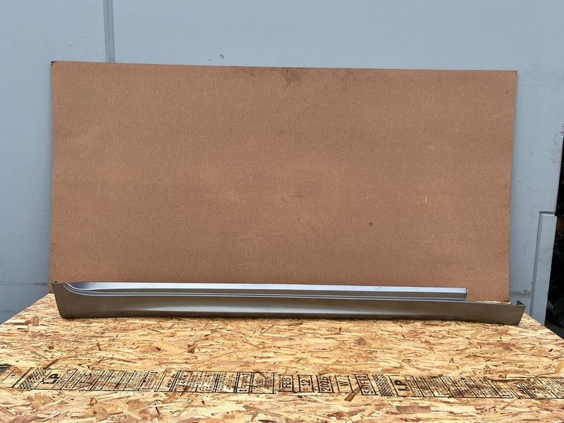 INFINITI M35H M37 M56 Q70 11-19 OEM RIGHT PASSENGER SIDE SKIRT ROCKER PANEL GRAY