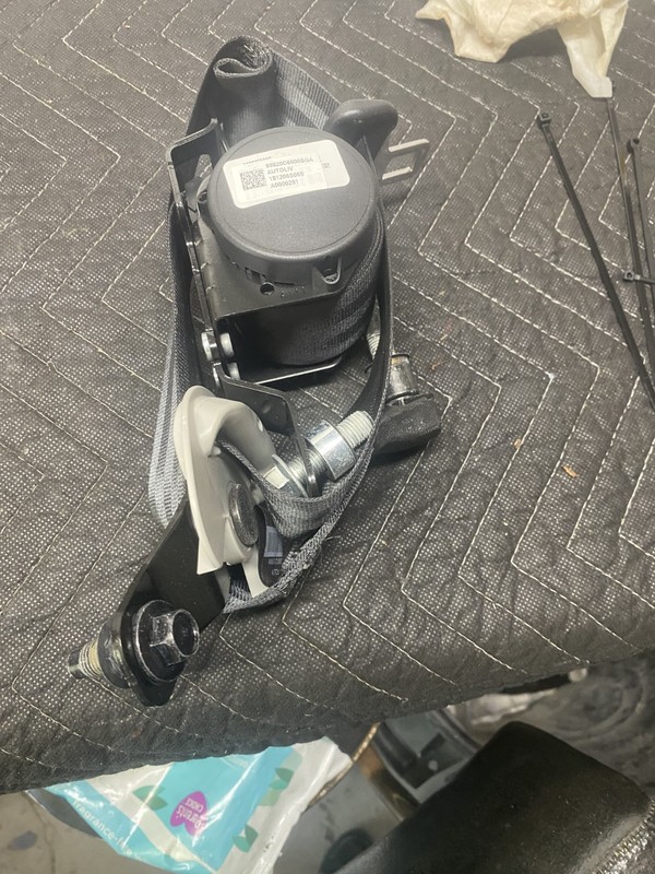 2017 Kia Sorento LX Right Middle Seat Belt 89820C6500BGA OEM