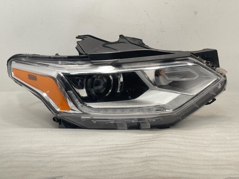 2018-2019 CHEVROLET TRAVERSE RIGHT HEADLIGHT BROKEN TABS 49K -LT- 51632