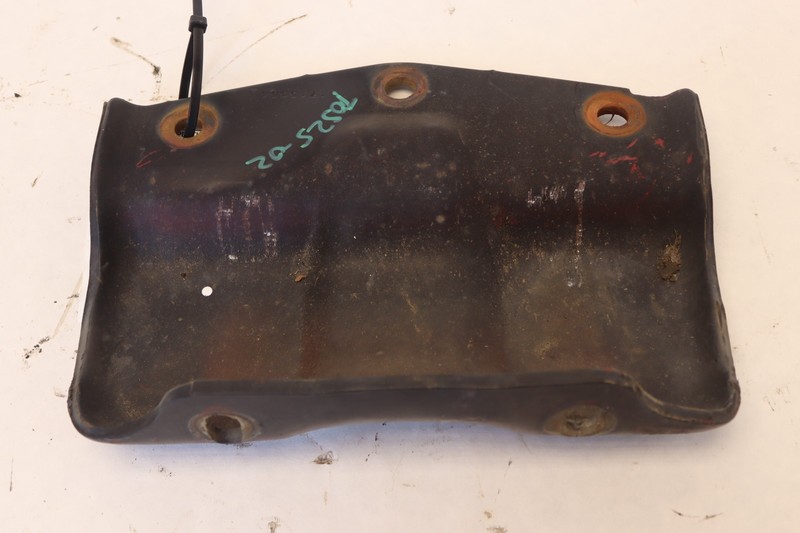 2008-2017 FREIGHTLINER CASCADIA 125 FRONT CENTER HOOD HINGE BRACKET 1715554 OEM