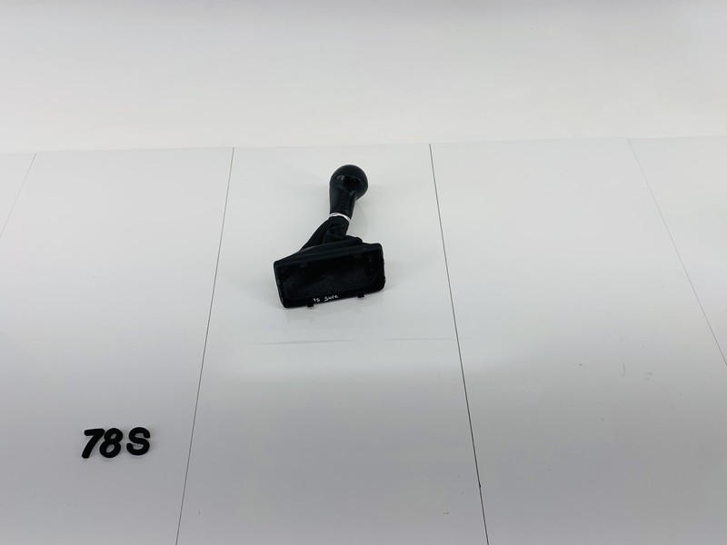 14-15 KIA SORENTO XM CENTER CONSOLE AUTOMATIC TRANSMISSION SHIFTER BOOT KNOB OEM