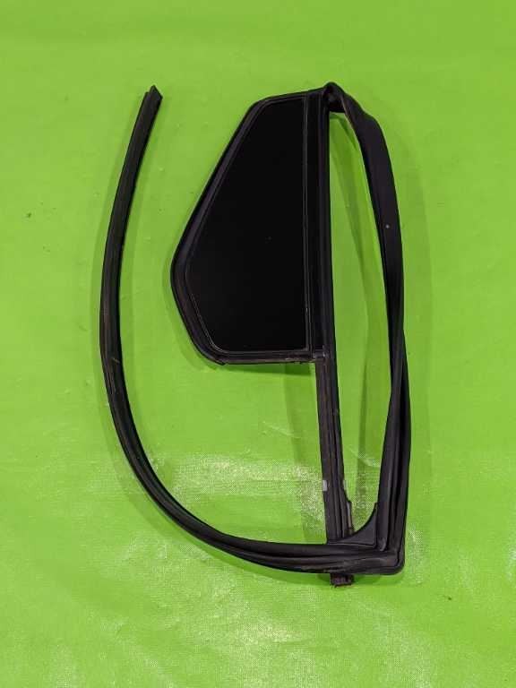 10-17 TERRAIN PASSENGER RIGHT REAR VENT GLASS OEM 4375-36
