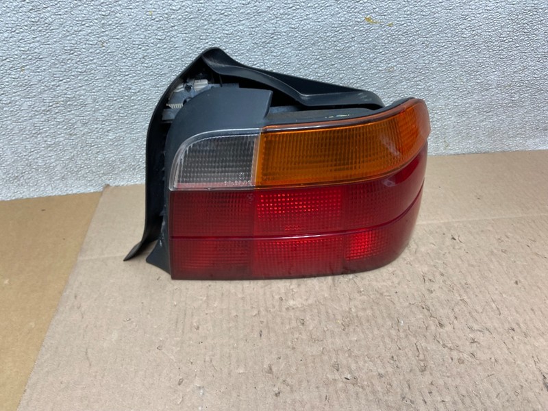 1995 to 1999 BMW 3-Series E36 318i Right Passenger Tail Light Z6126 DG