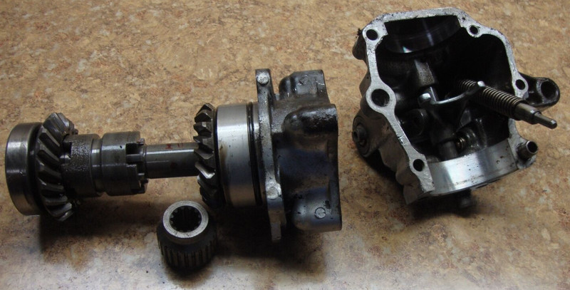 1987 YAMAHA YFM200 YFM 200 MOTO 4 ATV Transfer Shaft Drive Bevel Gear Case K3