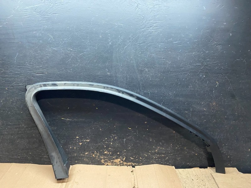 2020 to 2023 BMW X6 G06 Left front door glass trim 7455699 W4686 PS