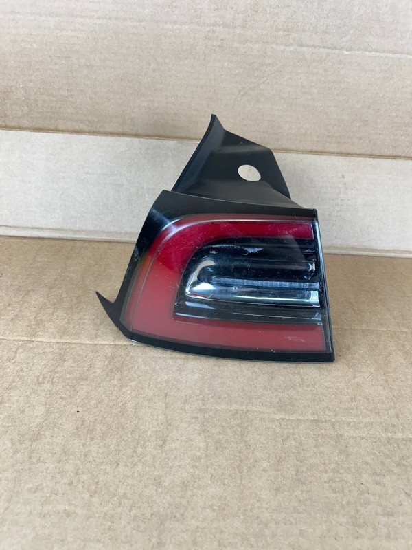 ✅Tesla Model 3/Y 17-23 LED Tail Lamp Outer Rear Left Light 1077397 w/ scratch